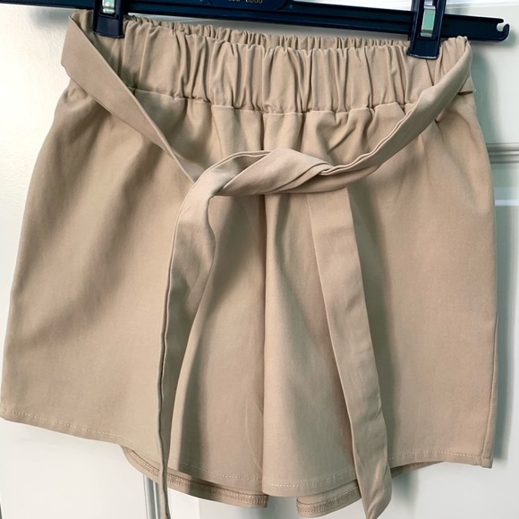 Tan Paperbag High-waisted Shorts w/ Front Tie - Picture 4 of 4